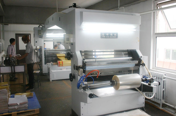 Wielofunkcyjna maszyna do laminowania folii z tworzywa sztucznego do tkanin z polipropylenu