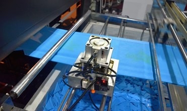 Maszyna do produkcji worków z wysokowydajnego opakowania z włókniny z mocowaniem online
