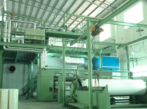 Maszyna do produkcji włókniny do włókniny